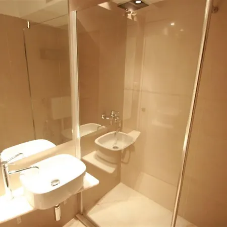 Sparkling 4 Bedroom In * Lisbon