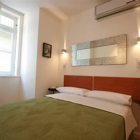 Sparkling 4 Bedroom In Apartment *
